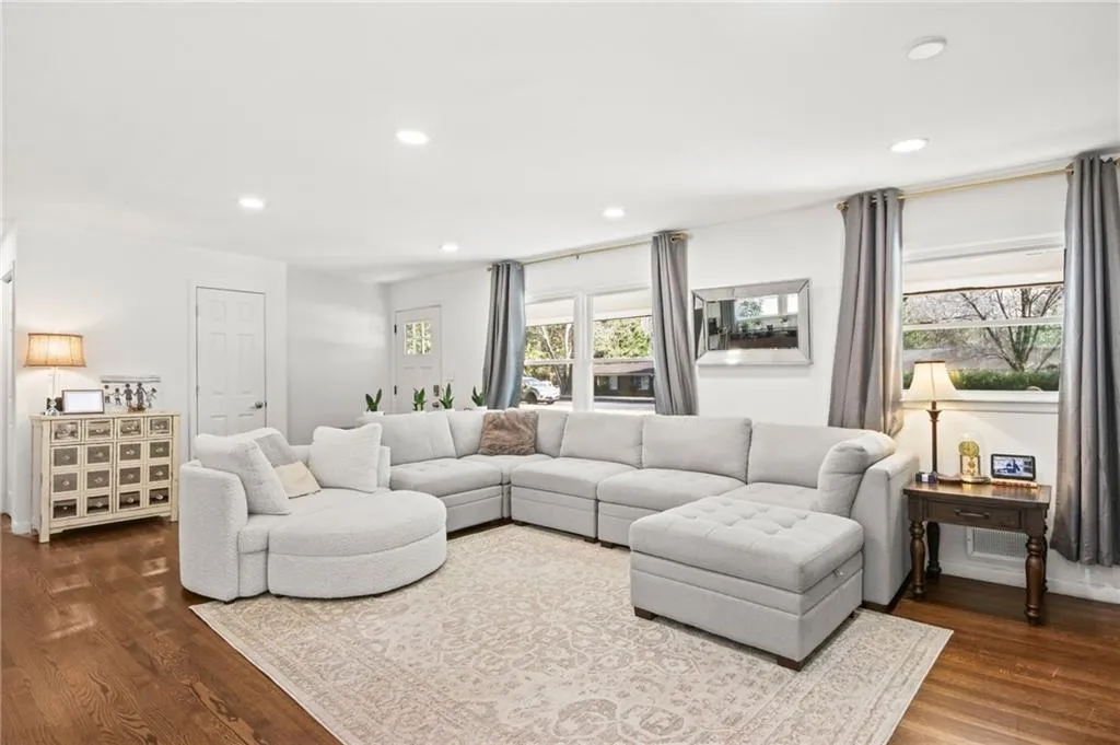 310 Brook Drive, Atlanta, Georgia 30328, 3 Bedrooms Bedrooms, ,2 BathroomsBathrooms,Residential,For Sale,310 Brook Drive,7713930