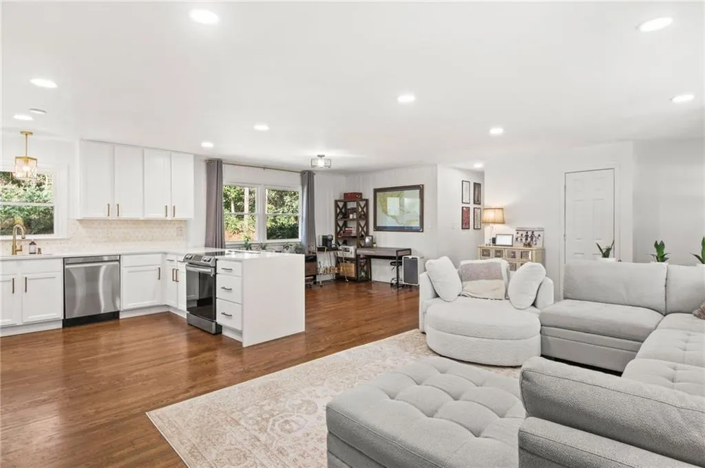 310 Brook Drive, Atlanta, Georgia 30328, 3 Bedrooms Bedrooms, ,2 BathroomsBathrooms,Residential,For Sale,310 Brook Drive,7713930