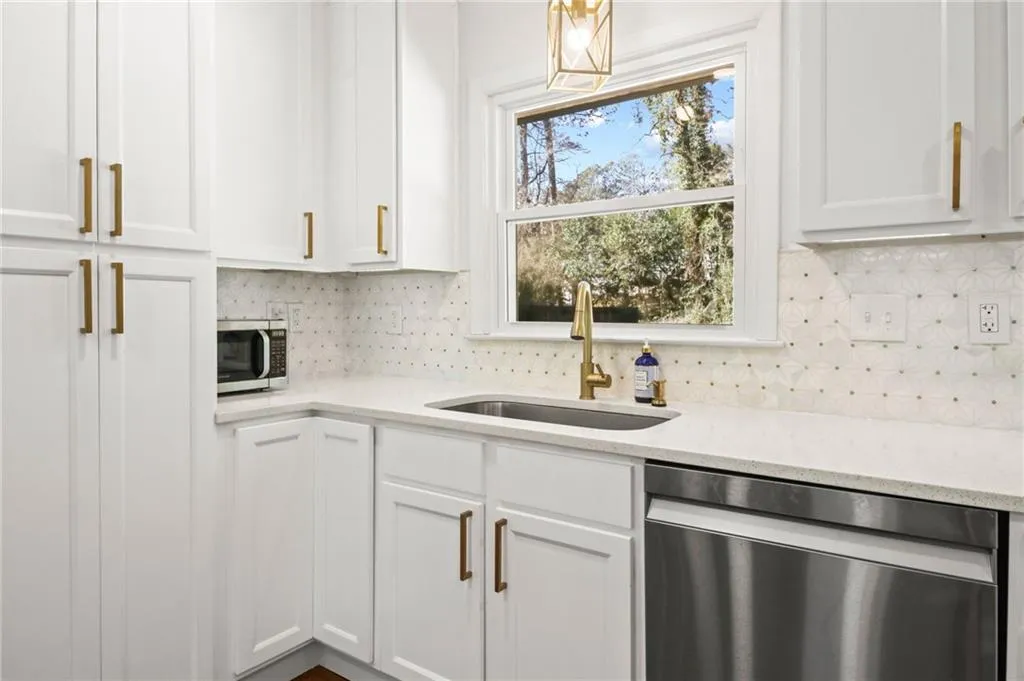 310 Brook Drive, Atlanta, Georgia 30328, 3 Bedrooms Bedrooms, ,2 BathroomsBathrooms,Residential,For Sale,310 Brook Drive,7713930