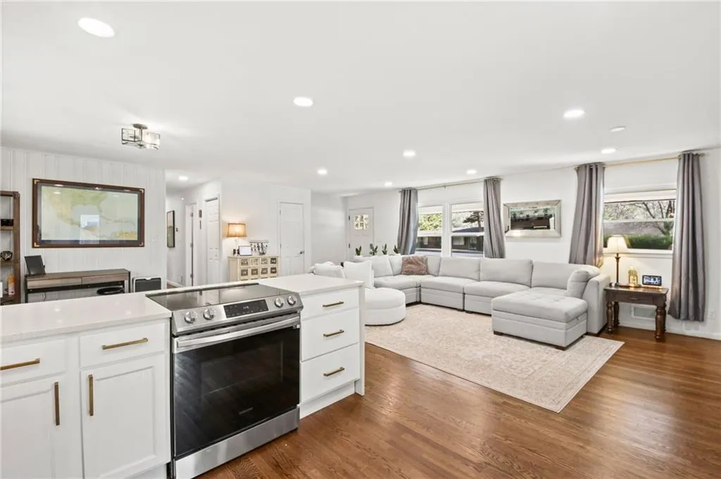 310 Brook Drive, Atlanta, Georgia 30328, 3 Bedrooms Bedrooms, ,2 BathroomsBathrooms,Residential,For Sale,310 Brook Drive,7713930