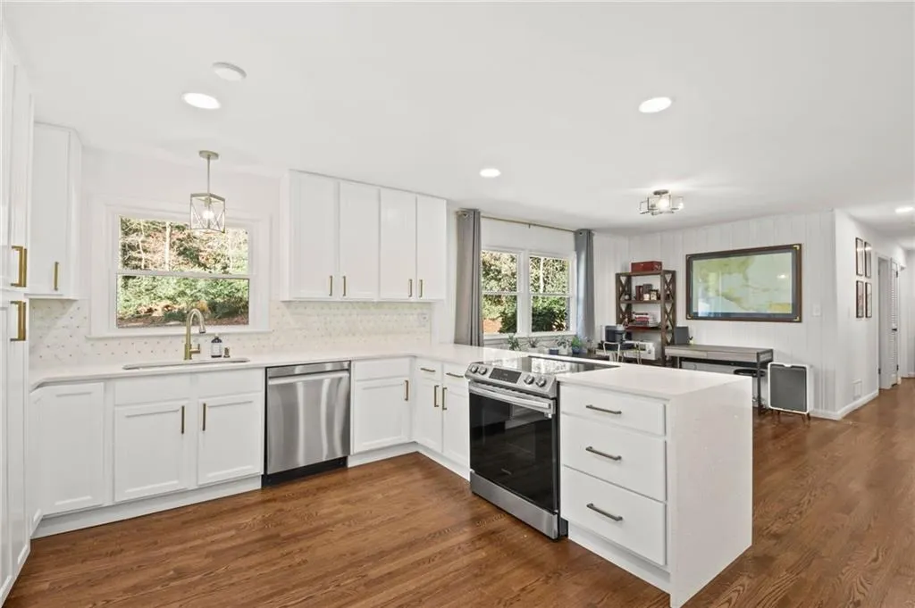 310 Brook Drive, Atlanta, Georgia 30328, 3 Bedrooms Bedrooms, ,2 BathroomsBathrooms,Residential,For Sale,310 Brook Drive,7713930