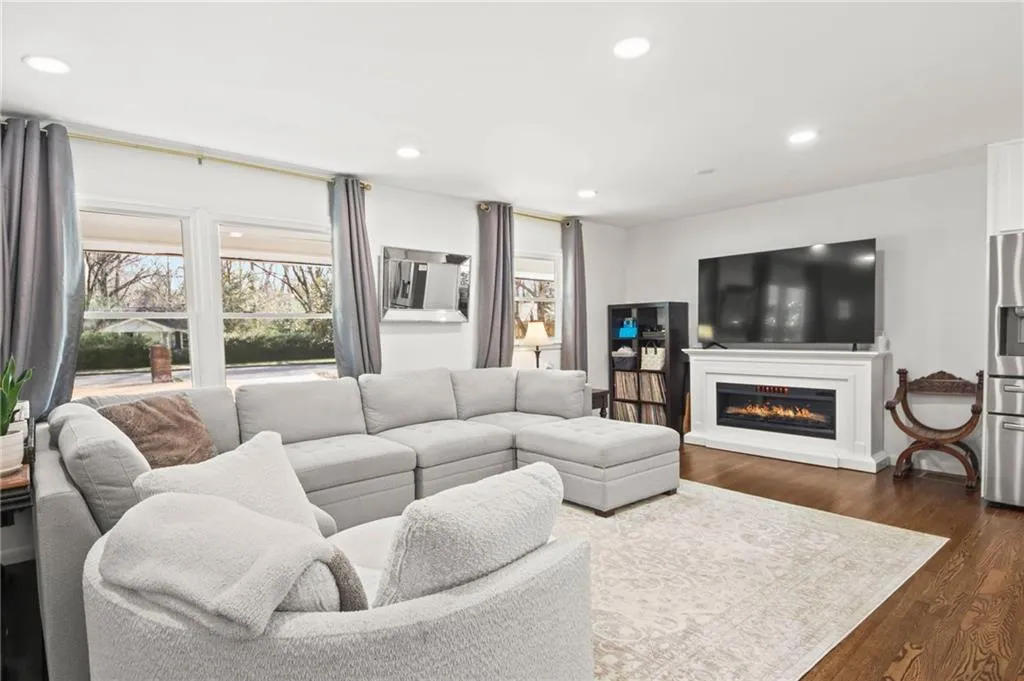 310 Brook Drive, Atlanta, Georgia 30328, 3 Bedrooms Bedrooms, ,2 BathroomsBathrooms,Residential,For Sale,310 Brook Drive,7713930