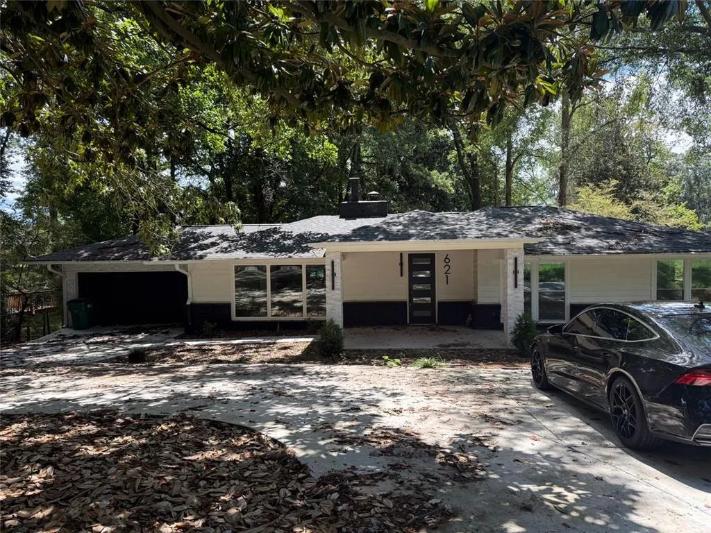 621 Hammond Drive, Atlanta, Georgia 30328, 5 Bedrooms Bedrooms, ,5 BathroomsBathrooms,Residential,For Sale,621 Hammond Drive,7632061