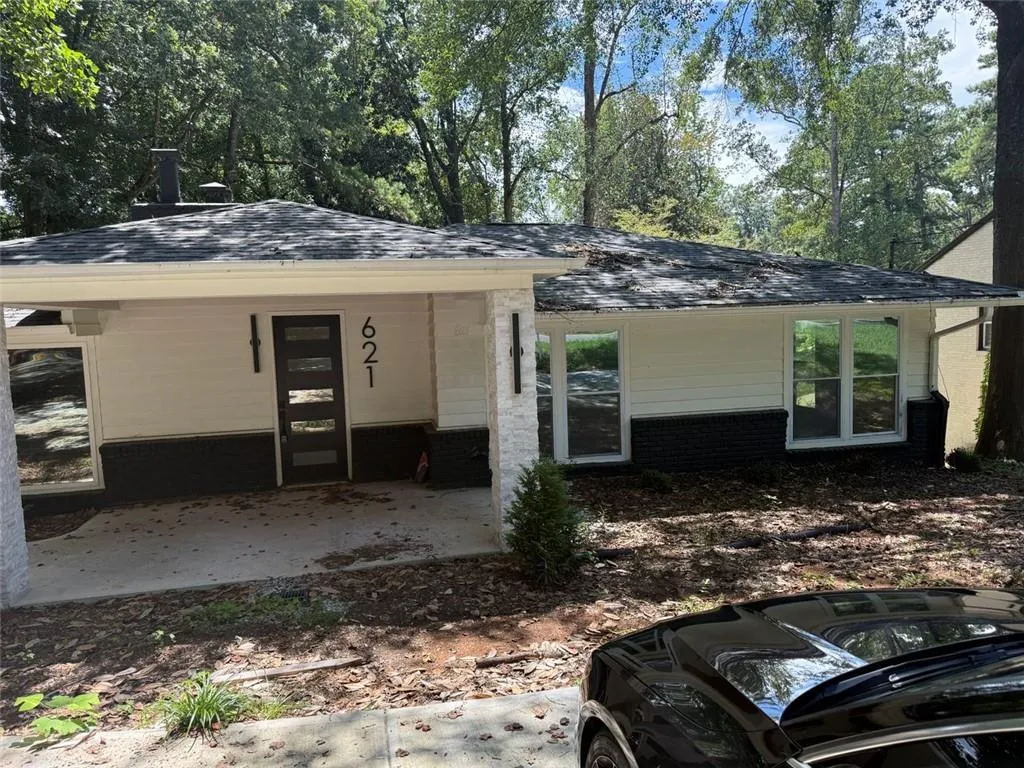 621 Hammond Drive, Atlanta, Georgia 30328, 5 Bedrooms Bedrooms, ,5 BathroomsBathrooms,Residential,For Sale,621 Hammond Drive,7632061