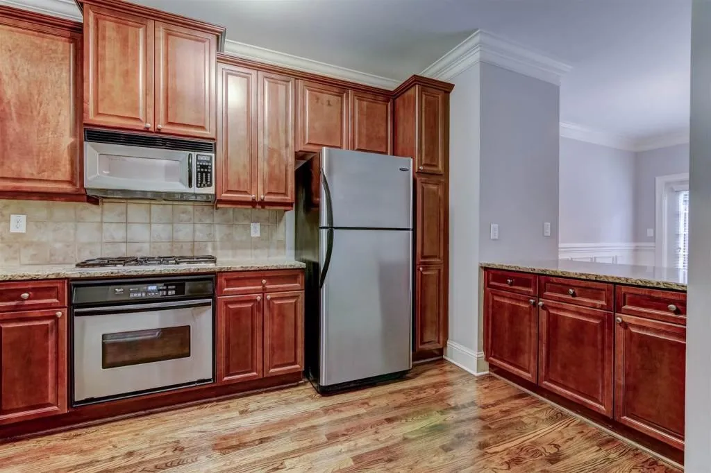 5470 Glenridge Park, Atlanta, Georgia 30342, 2 Bedrooms Bedrooms, ,2 BathroomsBathrooms,Residential,Sold,5470 Glenridge Park,5941806