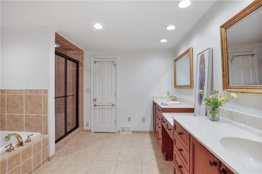 505 North Harbor Drive, Sandy Springs, Georgia 30328, 4 Bedrooms Bedrooms, ,3 BathroomsBathrooms,Residential,Sold,505 North Harbor Drive,7378426