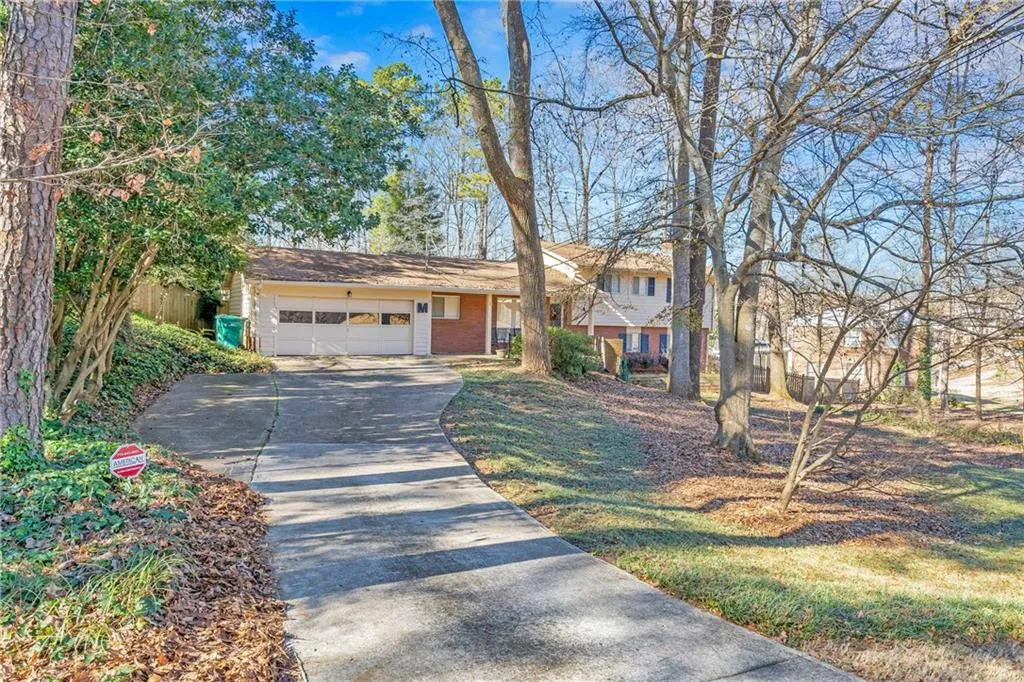 6500 Williamson Drive, Sandy Springs, Georgia 30328, 4 Bedrooms Bedrooms, ,3 BathroomsBathrooms,Residential,Sold,6500 Williamson Drive,6114268