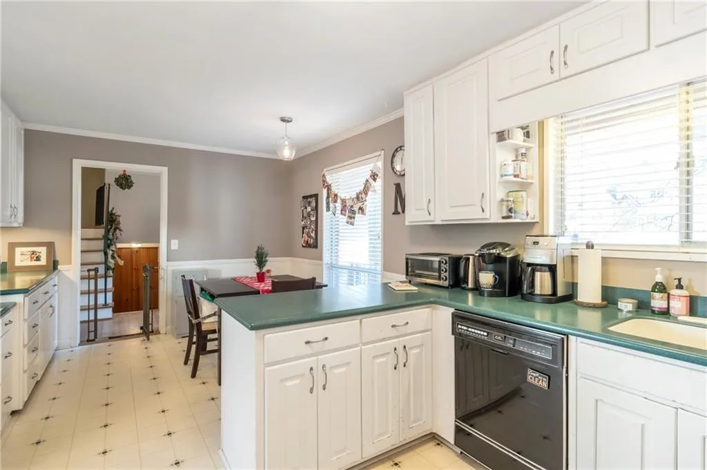 6500 Williamson Drive, Sandy Springs, Georgia 30328, 4 Bedrooms Bedrooms, ,3 BathroomsBathrooms,Residential,Sold,6500 Williamson Drive,6114268