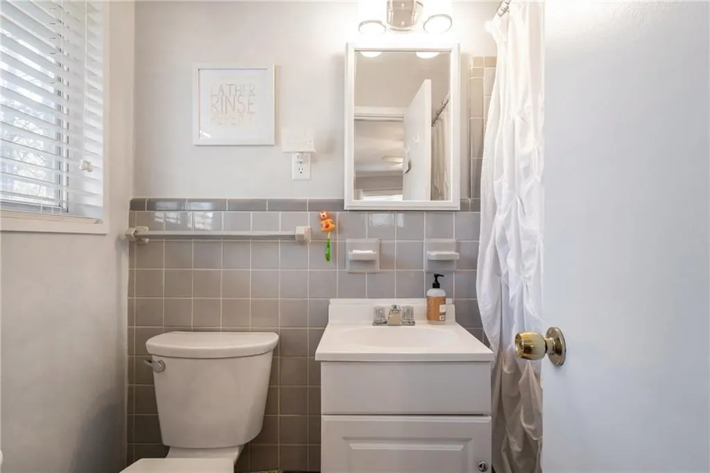 6500 Williamson Drive, Sandy Springs, Georgia 30328, 4 Bedrooms Bedrooms, ,3 BathroomsBathrooms,Residential,Sold,6500 Williamson Drive,6114268