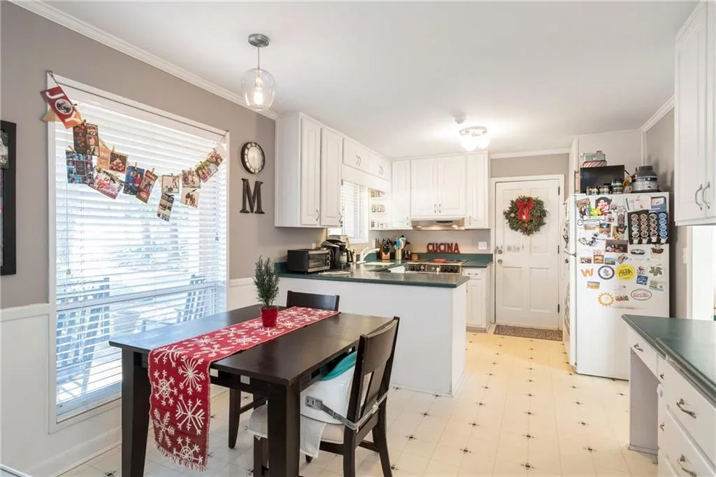 6500 Williamson Drive, Sandy Springs, Georgia 30328, 4 Bedrooms Bedrooms, ,3 BathroomsBathrooms,Residential,Sold,6500 Williamson Drive,6114268