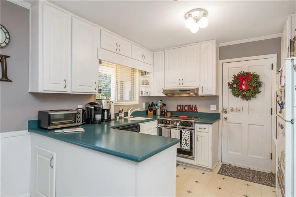 6500 Williamson Drive, Sandy Springs, Georgia 30328, 4 Bedrooms Bedrooms, ,3 BathroomsBathrooms,Residential,Sold,6500 Williamson Drive,6114268