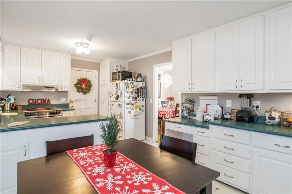 6500 Williamson Drive, Sandy Springs, Georgia 30328, 4 Bedrooms Bedrooms, ,3 BathroomsBathrooms,Residential,Sold,6500 Williamson Drive,6114268