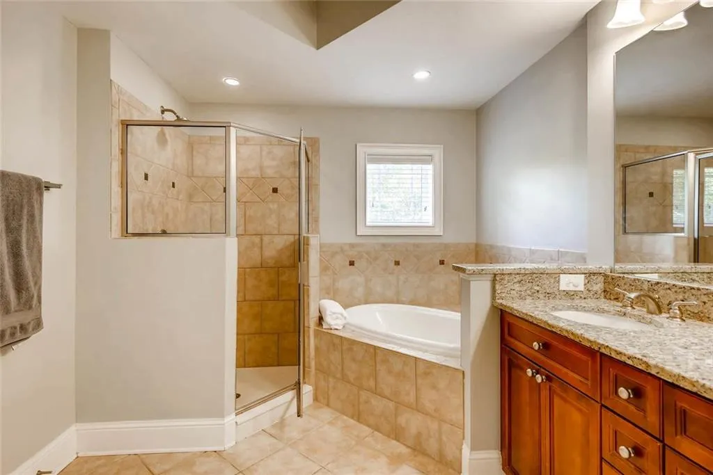 37 High Top Road Unit 13, Atlanta, Georgia 30328, 3 Bedrooms Bedrooms, ,3 BathroomsBathrooms,Residential,Sold,37 High Top Road Unit 13,6030250