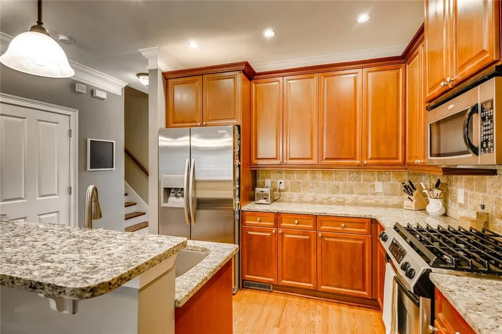 37 High Top Road Unit 13, Atlanta, Georgia 30328, 3 Bedrooms Bedrooms, ,3 BathroomsBathrooms,Residential,Sold,37 High Top Road Unit 13,6030250