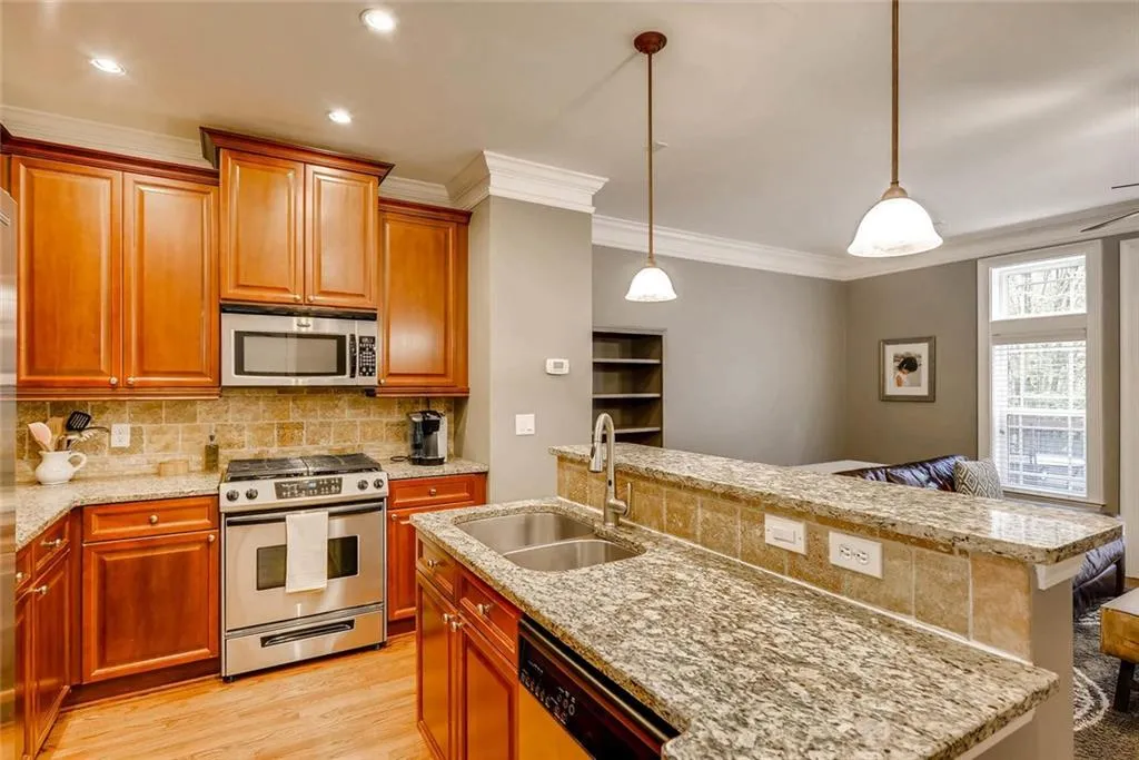 37 High Top Road Unit 13, Atlanta, Georgia 30328, 3 Bedrooms Bedrooms, ,3 BathroomsBathrooms,Residential,Sold,37 High Top Road Unit 13,6030250