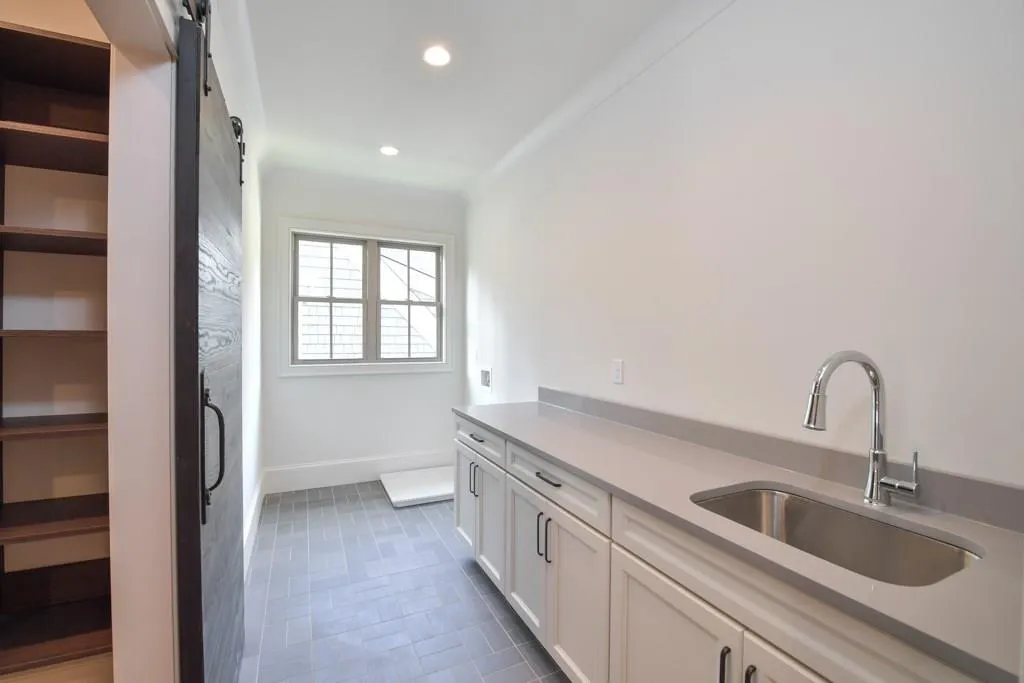 455 Brookfield Drive Ne, Sandy Springs, Georgia 30342, 5 Bedrooms Bedrooms, ,3 BathroomsBathrooms,Residential,Sold,455 Brookfield Drive Ne,6089148