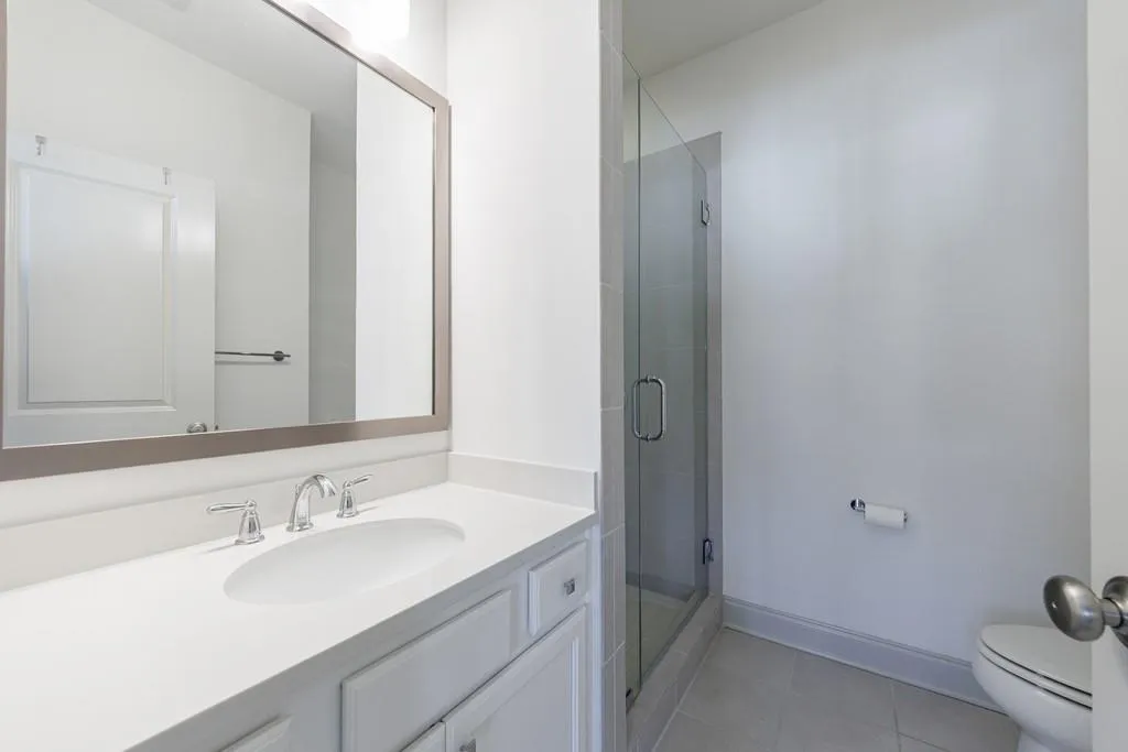 En suite bath in secondary bedroom on 3rd level