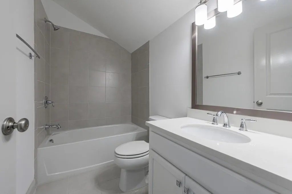 Ensuite bath on the 4th floor