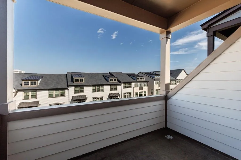4th floor balcony