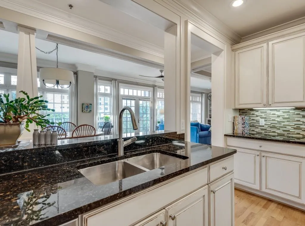 77 Peachtree Place Ne Unit 409, Atlanta, Georgia 30309, 2 Bedrooms Bedrooms, ,2 BathroomsBathrooms,Residential,For Sale,77 Peachtree Place Ne Unit 409,7660275