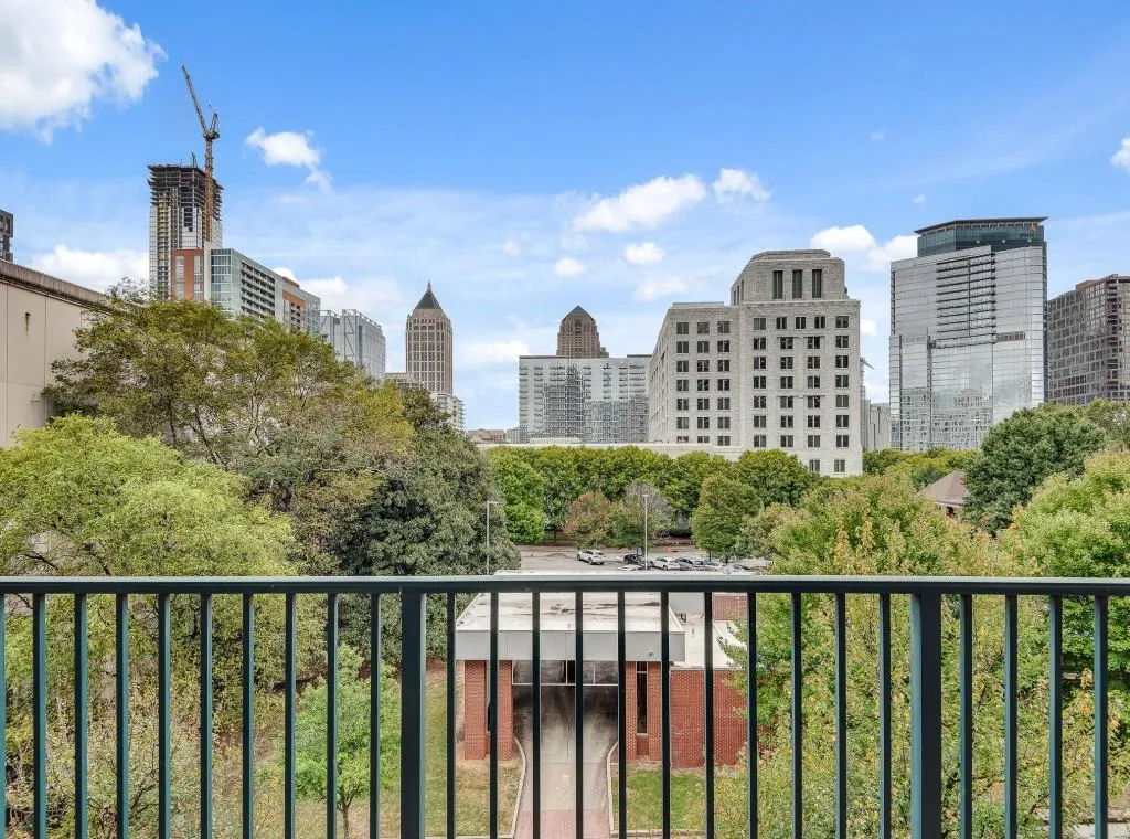77 Peachtree Place Ne Unit 409, Atlanta, Georgia 30309, 2 Bedrooms Bedrooms, ,2 BathroomsBathrooms,Residential,For Sale,77 Peachtree Place Ne Unit 409,7660275