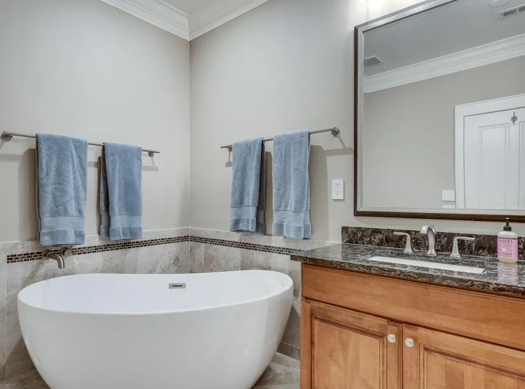 77 Peachtree Place Ne Unit 409, Atlanta, Georgia 30309, 2 Bedrooms Bedrooms, ,2 BathroomsBathrooms,Residential,For Sale,77 Peachtree Place Ne Unit 409,7660275