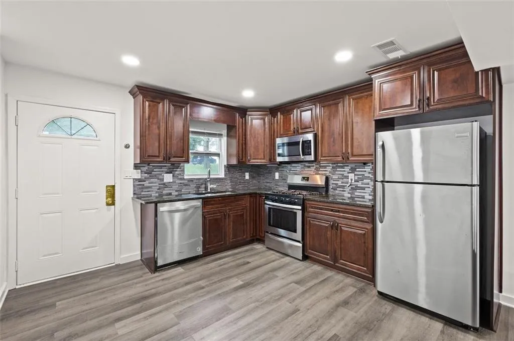 512 Northridge Crossing Drive, Atlanta, Georgia 30350, 2 Bedrooms Bedrooms, ,2 BathroomsBathrooms,Residential,Sold,512 Northridge Crossing Drive,7248745