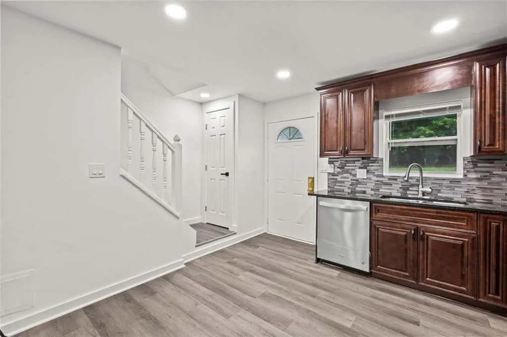 512 Northridge Crossing Drive, Atlanta, Georgia 30350, 2 Bedrooms Bedrooms, ,2 BathroomsBathrooms,Residential,Sold,512 Northridge Crossing Drive,7248745