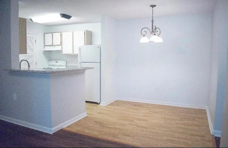 636 Granville Court, Atlanta, Georgia 30328, 2 Bedrooms Bedrooms, ,2 BathroomsBathrooms,Residential,Sold,636 Granville Court,6773192