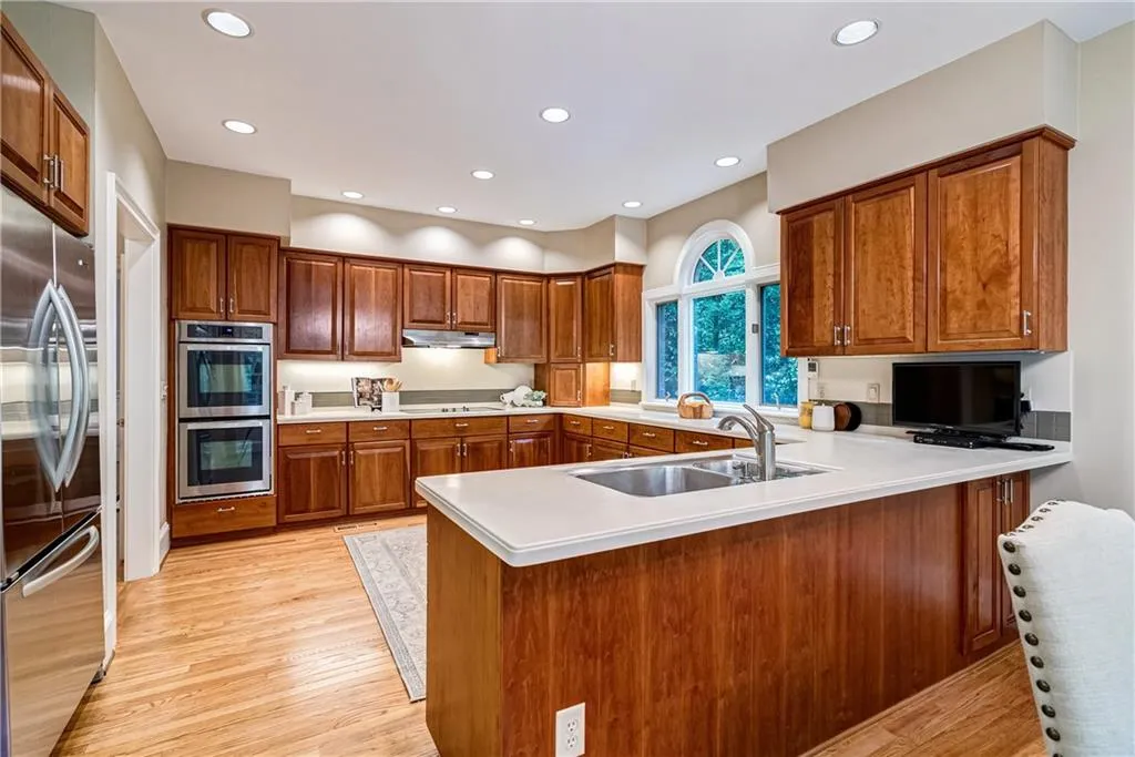 960 Winding Creek Trail, Atlanta, Georgia 30328, 5 Bedrooms Bedrooms, ,5 BathroomsBathrooms,Residential,Sold,960 Winding Creek Trail,6734647