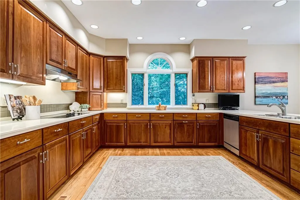 960 Winding Creek Trail, Atlanta, Georgia 30328, 5 Bedrooms Bedrooms, ,5 BathroomsBathrooms,Residential,Sold,960 Winding Creek Trail,6734647