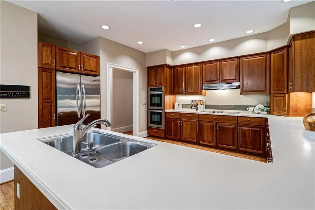 960 Winding Creek Trail, Atlanta, Georgia 30328, 5 Bedrooms Bedrooms, ,5 BathroomsBathrooms,Residential,Sold,960 Winding Creek Trail,6734647