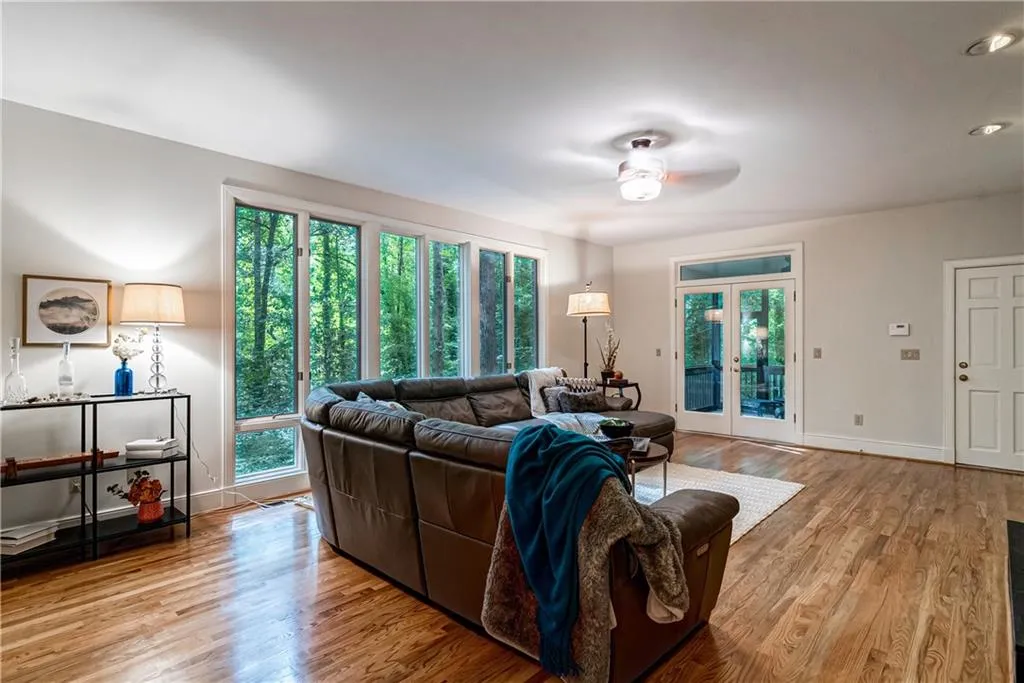 960 Winding Creek Trail, Atlanta, Georgia 30328, 5 Bedrooms Bedrooms, ,5 BathroomsBathrooms,Residential,Sold,960 Winding Creek Trail,6734647