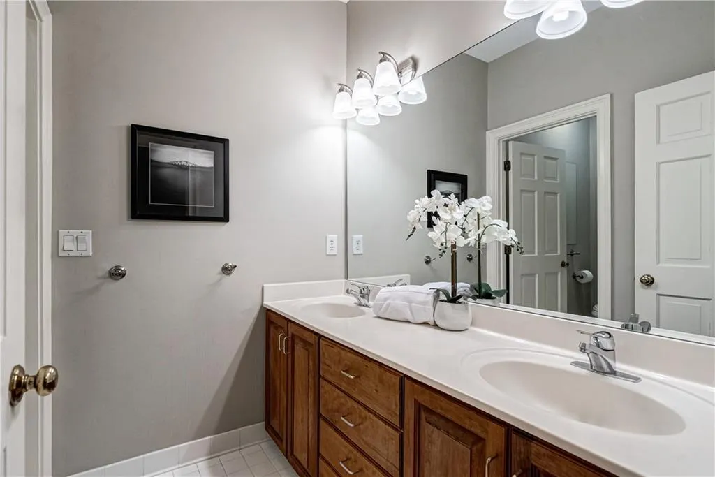 960 Winding Creek Trail, Atlanta, Georgia 30328, 5 Bedrooms Bedrooms, ,5 BathroomsBathrooms,Residential,Sold,960 Winding Creek Trail,6734647