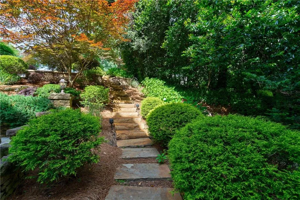 960 Winding Creek Trail, Atlanta, Georgia 30328, 5 Bedrooms Bedrooms, ,5 BathroomsBathrooms,Residential,Sold,960 Winding Creek Trail,6734647