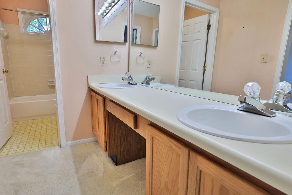 506 Garden Court, Atlanta, Georgia 30328, 3 Bedrooms Bedrooms, ,2 BathroomsBathrooms,Residential,Sold,506 Garden Court,7267627