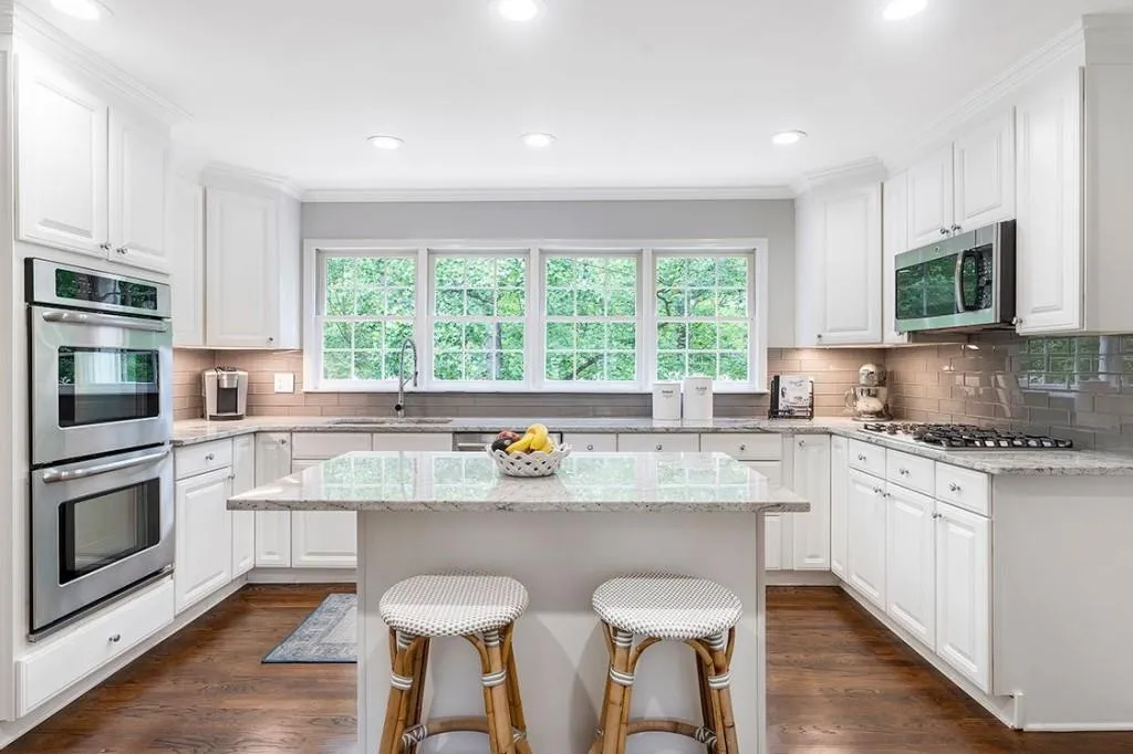 215 River Springs Drive, Sandy Springs, Georgia 30328, 5 Bedrooms Bedrooms, ,3 BathroomsBathrooms,Residential,Sold,215 River Springs Drive,7051248