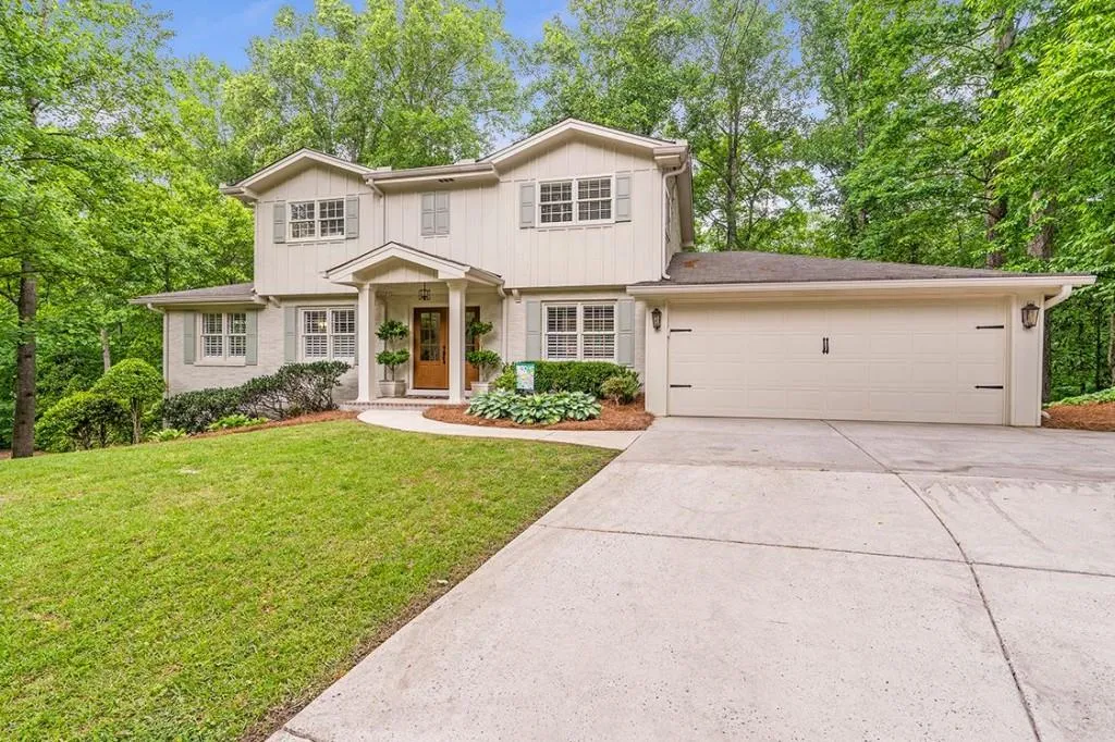 215 River Springs Drive, Sandy Springs, Georgia 30328, 5 Bedrooms Bedrooms, ,3 BathroomsBathrooms,Residential,Sold,215 River Springs Drive,7051248