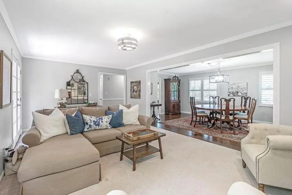 215 River Springs Drive, Sandy Springs, Georgia 30328, 5 Bedrooms Bedrooms, ,3 BathroomsBathrooms,Residential,Sold,215 River Springs Drive,7051248