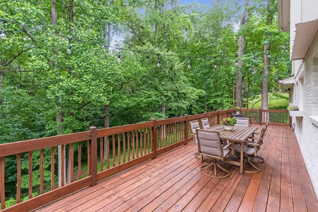 215 River Springs Drive, Sandy Springs, Georgia 30328, 5 Bedrooms Bedrooms, ,3 BathroomsBathrooms,Residential,Sold,215 River Springs Drive,7051248