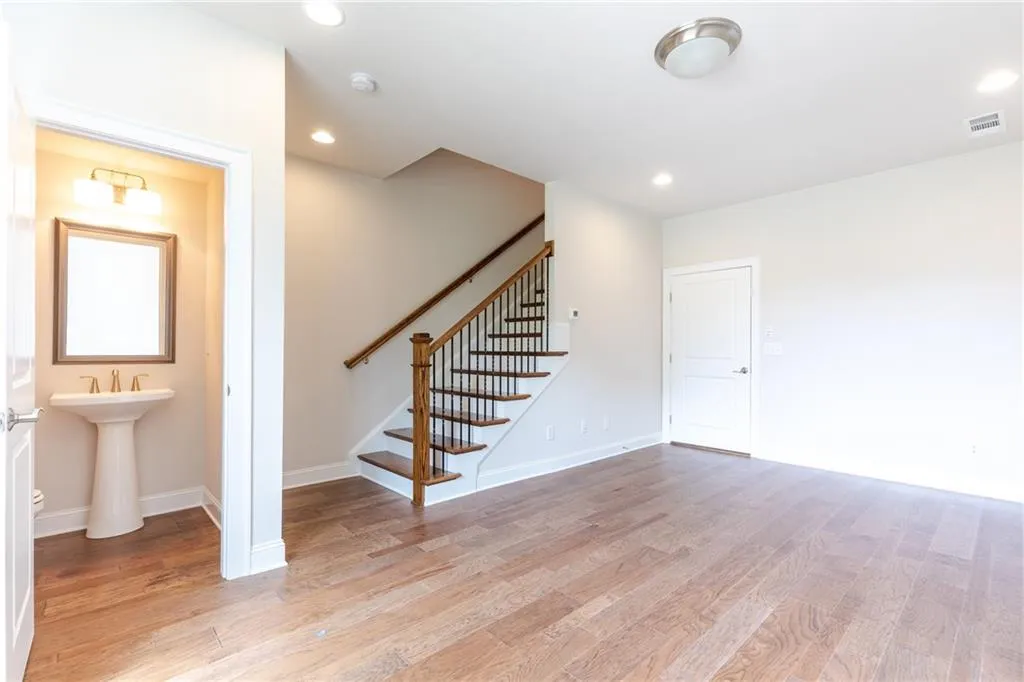 4203 Deming Circle Unit 82, Sandy Springs, Georgia 30342, 2 Bedrooms Bedrooms, ,2 BathroomsBathrooms,Residential,Sold,4203 Deming Circle Unit 82,6547281