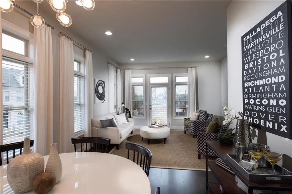 4203 Deming Circle Unit 82, Sandy Springs, Georgia 30342, 2 Bedrooms Bedrooms, ,2 BathroomsBathrooms,Residential,Sold,4203 Deming Circle Unit 82,6547281