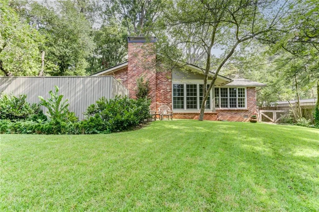 570 Valley Lane, Atlanta, Georgia 30328, 3 Bedrooms Bedrooms, ,2 BathroomsBathrooms,Residential,For Sale,570 Valley Lane,7626954