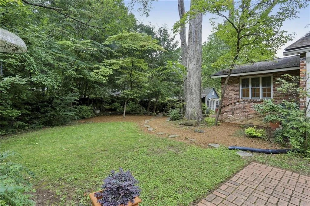 570 Valley Lane, Atlanta, Georgia 30328, 3 Bedrooms Bedrooms, ,2 BathroomsBathrooms,Residential,For Sale,570 Valley Lane,7626954