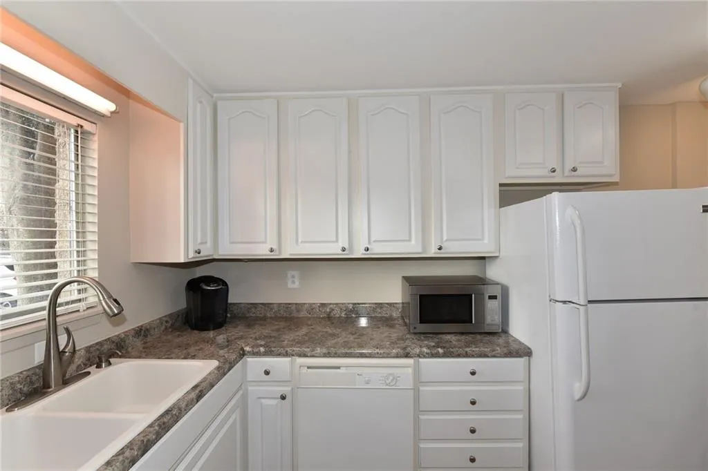 346 Carpenter Drive Unit 85, Atlanta, Georgia 30328, 2 Bedrooms Bedrooms, ,1 BathroomBathrooms,Residential,Sold,346 Carpenter Drive Unit 85,5961813