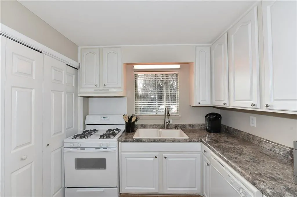346 Carpenter Drive Unit 85, Atlanta, Georgia 30328, 2 Bedrooms Bedrooms, ,1 BathroomBathrooms,Residential,Sold,346 Carpenter Drive Unit 85,5961813