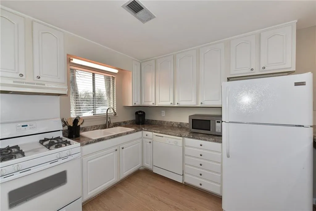 346 Carpenter Drive Unit 85, Atlanta, Georgia 30328, 2 Bedrooms Bedrooms, ,1 BathroomBathrooms,Residential,Sold,346 Carpenter Drive Unit 85,5961813