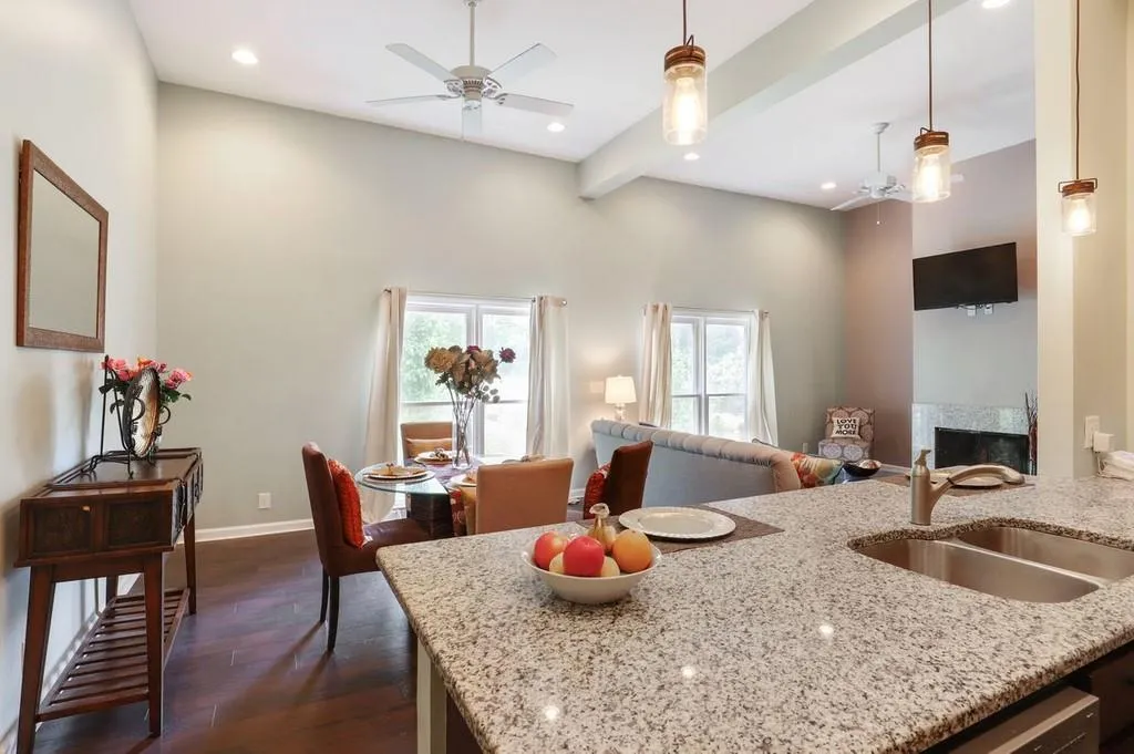 201 Brandywine Circle, Sandy Springs, Georgia 30350, 4 Bedrooms Bedrooms, ,3 BathroomsBathrooms,Residential,Sold,201 Brandywine Circle,6727133