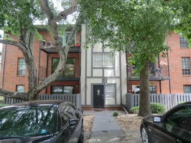 6851 Roswell Road Ne Unit J21, Sandy Springs, Georgia 30328, 1 Bedroom Bedrooms, ,1 BathroomBathrooms,Residential,Sold,6851 Roswell Road Ne Unit J21,6908718