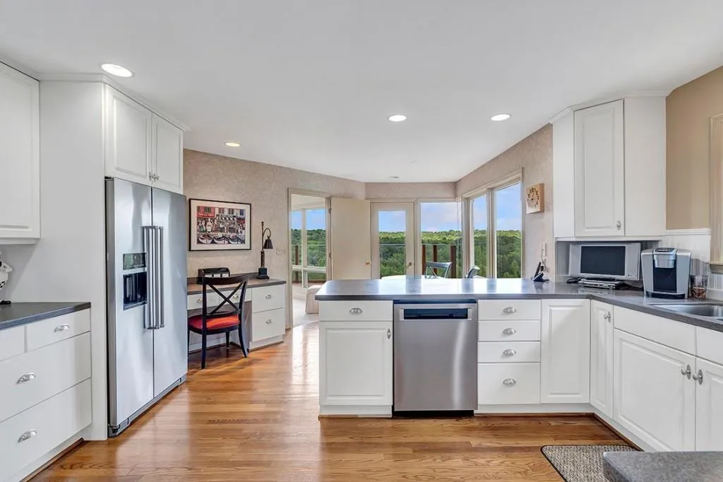 255 River North Drive, Sandy Springs, Georgia 30328, 3 Bedrooms Bedrooms, ,3 BathroomsBathrooms,Residential,Sold,255 River North Drive,7235394